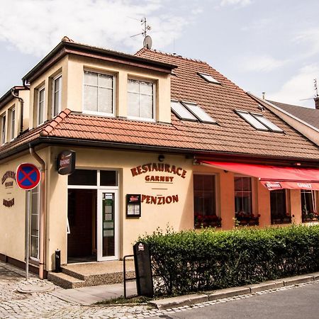 Restaurace A Penzion Garnet Оломоуц Экстерьер фото